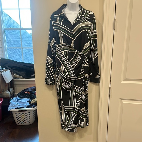 Worthington Elegant Black and White Patterned Dress- XL - Picture 2 of 9